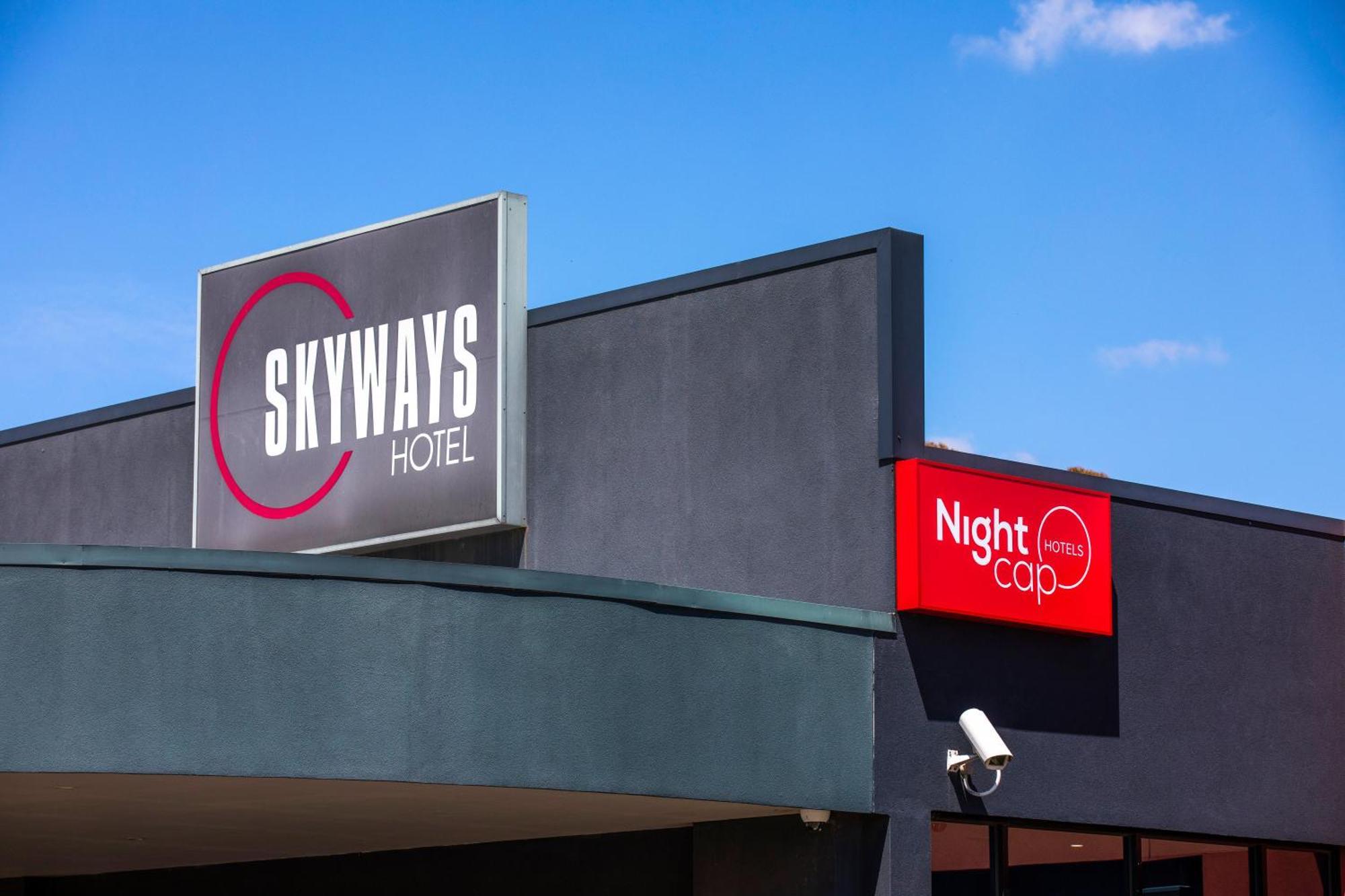 Nightcap At Skyways Hotel Melbourne Exterior foto